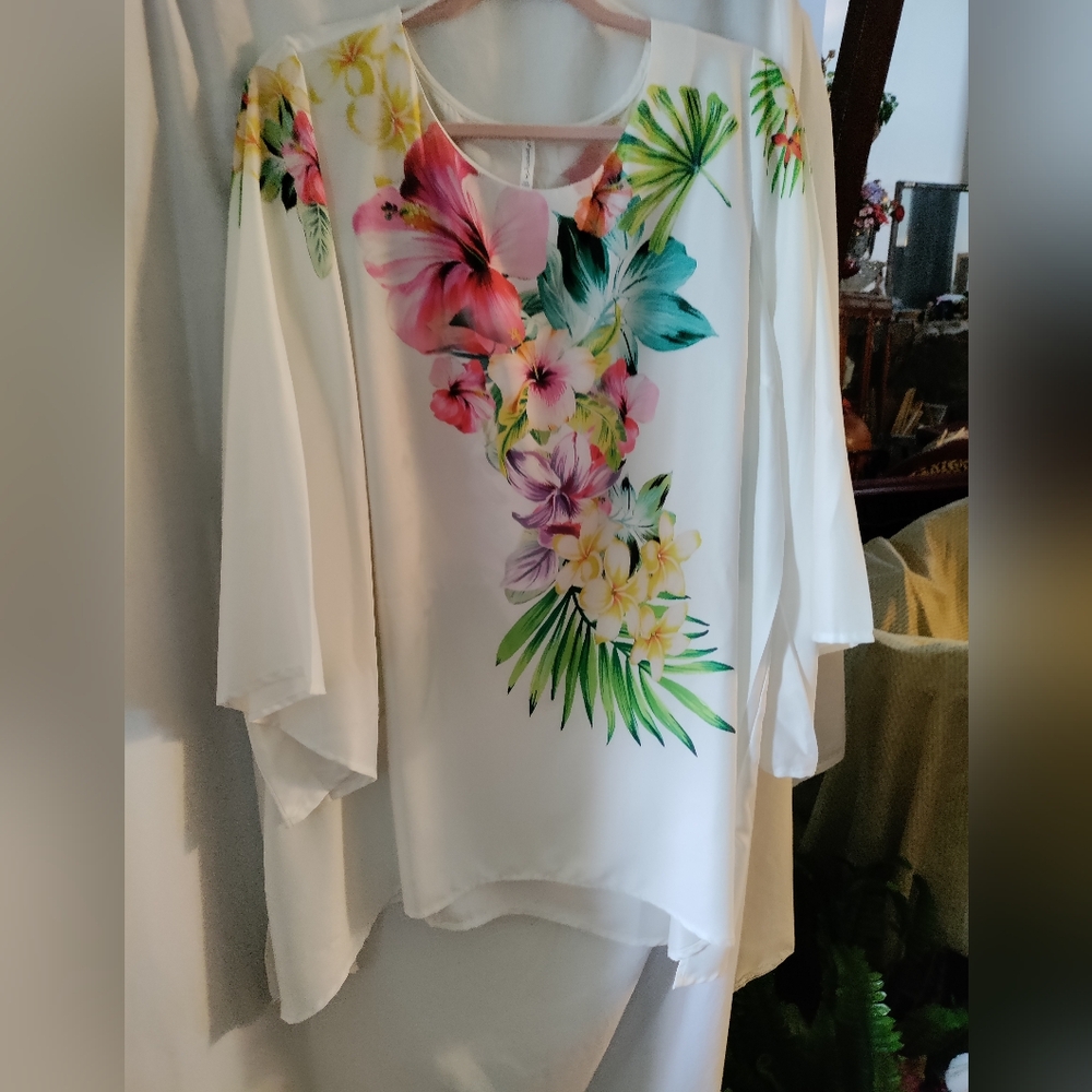 Passport Floral Print Top Flowey Sleeve Bottom Hemline Size XL NWT. - Picture 5 of 13